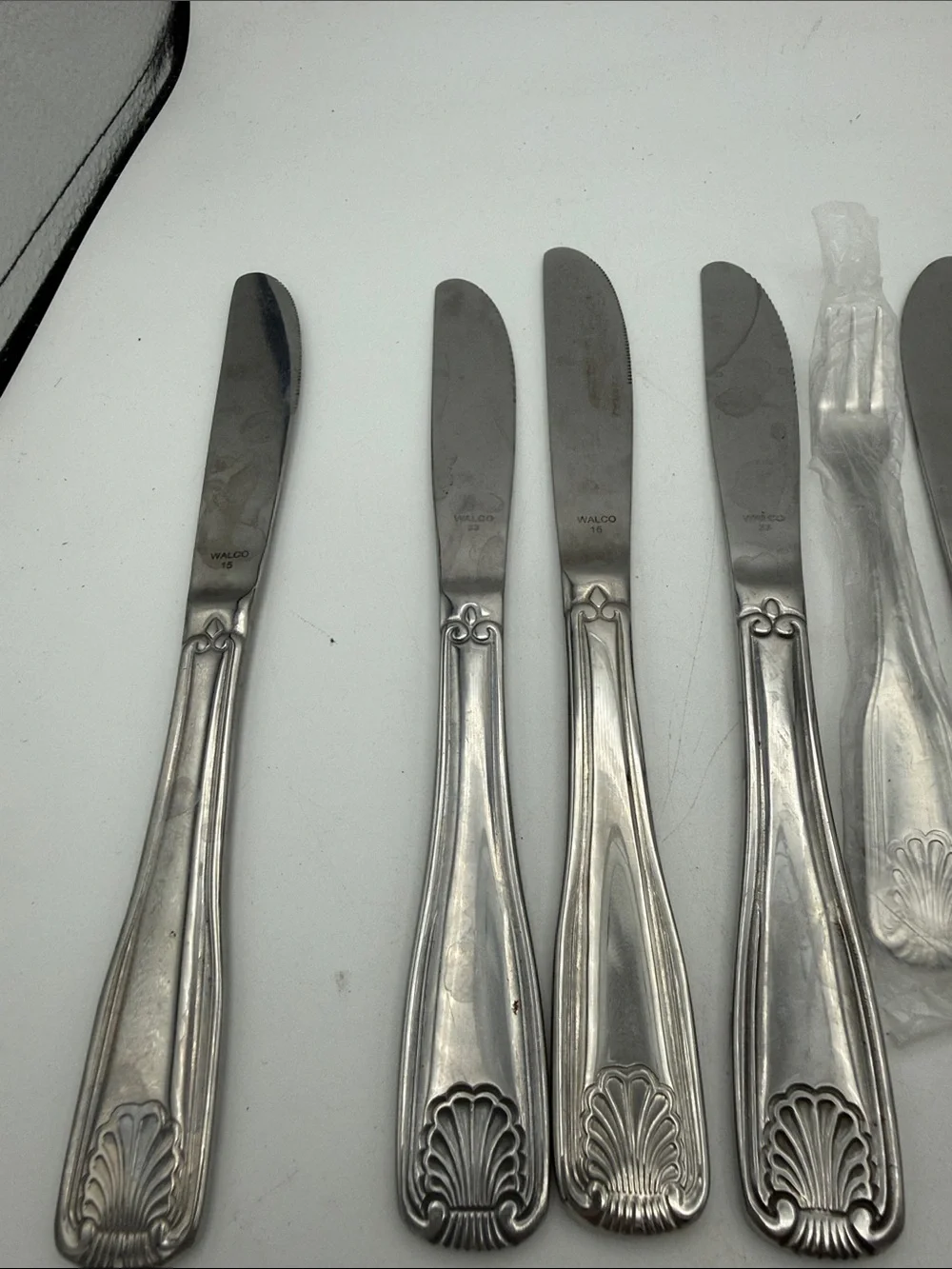 Stainless Steel Dinner Knives & forks Silver Shell Pattern mixed lot WALCO